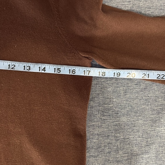 Women’s Tommy Hilfiger Size Small Brown Turtleneck Fitted Sweater - Picture 5 of 6